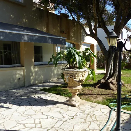 Rdc Jardin Et Terrasse אגדה
